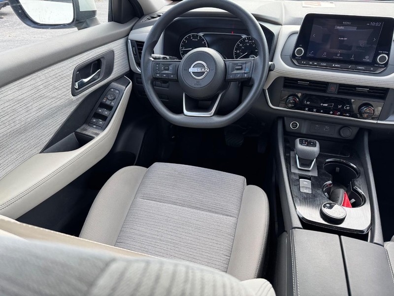 Nissan Rogue Vehicle Full-screen Gallery Image 13
