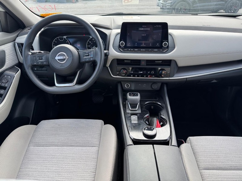 Nissan Rogue Vehicle Full-screen Gallery Image 14