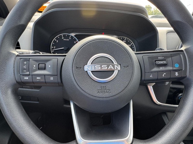 Nissan Rogue Vehicle Full-screen Gallery Image 18