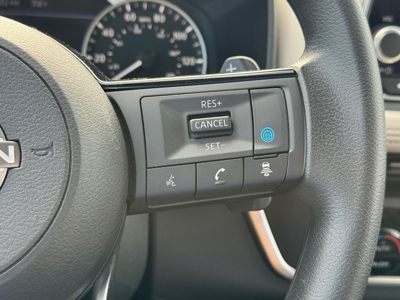 Nissan Rogue Vehicle Full-screen Gallery Image 20