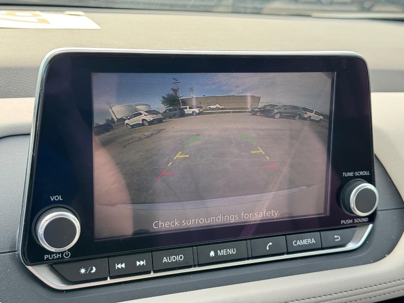 Nissan Rogue Vehicle Full-screen Gallery Image 21