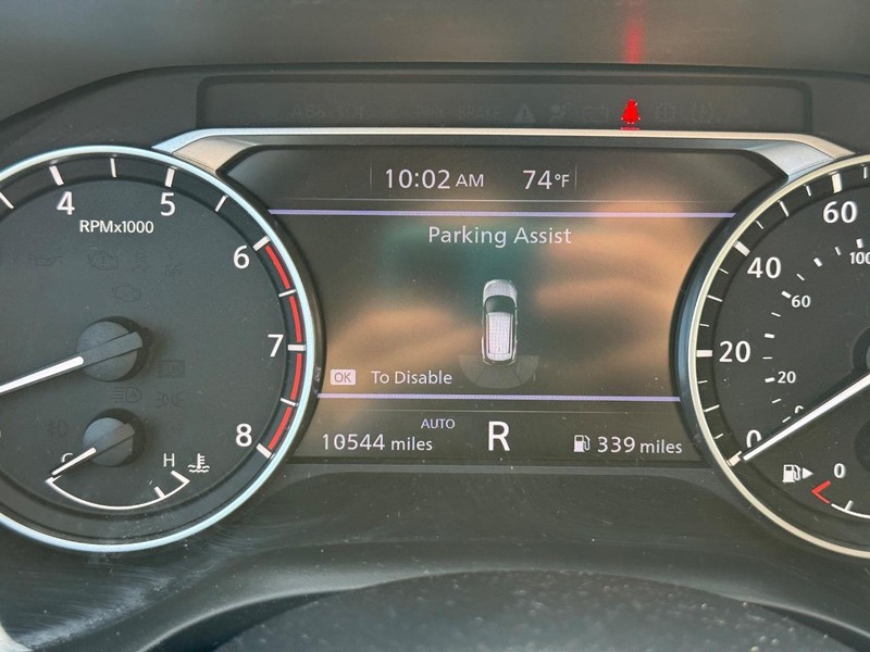 Nissan Rogue Vehicle Full-screen Gallery Image 22