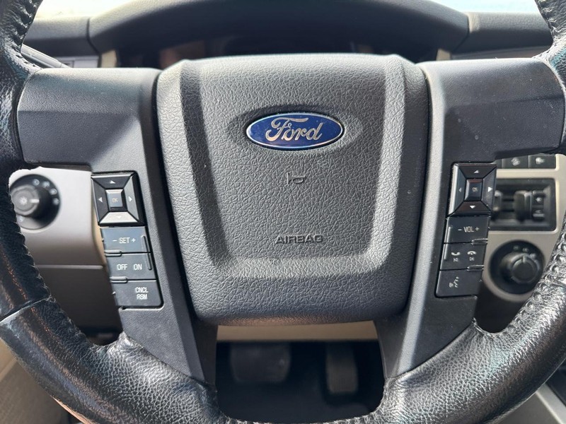Ford Expedition EL Vehicle Full-screen Gallery Image 21