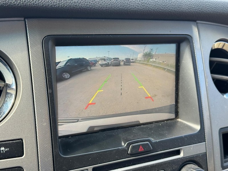 Ford Expedition EL Vehicle Full-screen Gallery Image 25