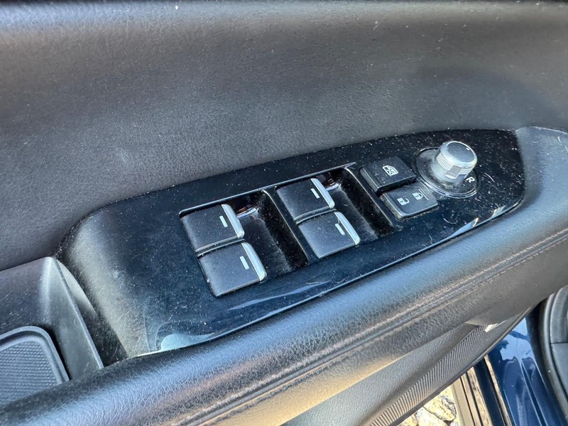 Mazda CX-5 Vehicle Full-screen Gallery Image 19