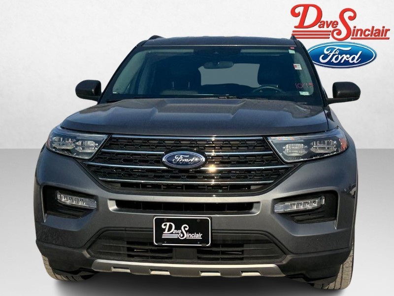 Ford Explorer Vehicle Full-screen Gallery Image 02