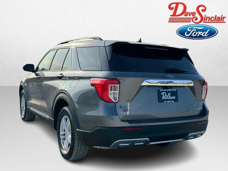 Ford Explorer Vehicle Full-screen Gallery Image 09