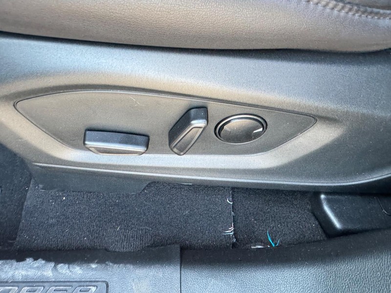 Ford Explorer Vehicle Full-screen Gallery Image 17