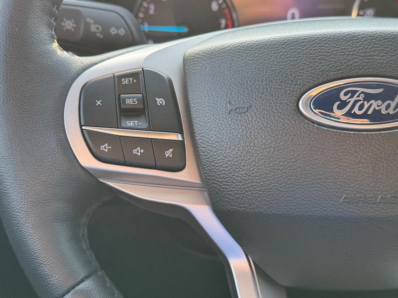 Ford Explorer Vehicle Full-screen Gallery Image 20