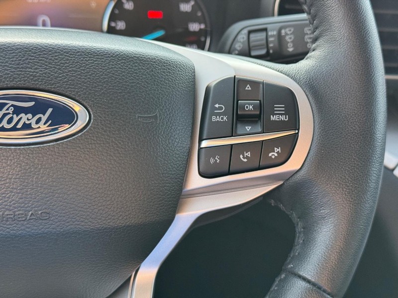 Ford Explorer Vehicle Full-screen Gallery Image 21