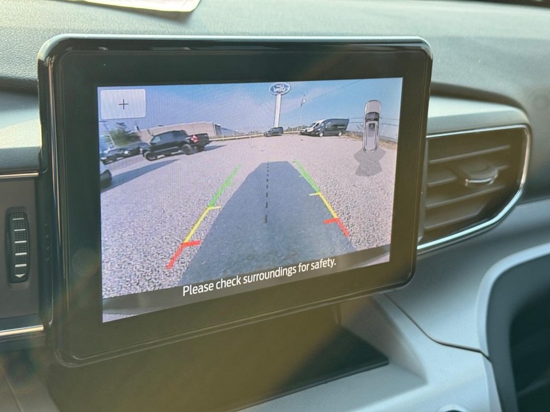 Ford Explorer Vehicle Full-screen Gallery Image 23