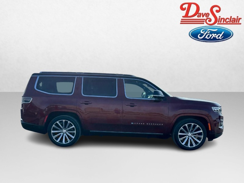 Jeep Grand Wagoneer Vehicle Full-screen Gallery Image 05
