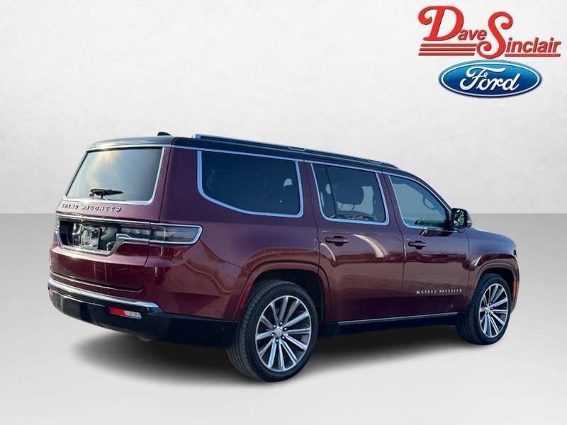 Jeep Grand Wagoneer Vehicle Full-screen Gallery Image 07