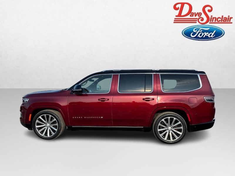 Jeep Grand Wagoneer Vehicle Full-screen Gallery Image 10