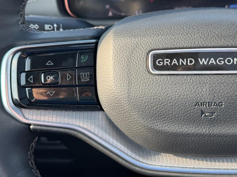 Jeep Grand Wagoneer Vehicle Full-screen Gallery Image 23