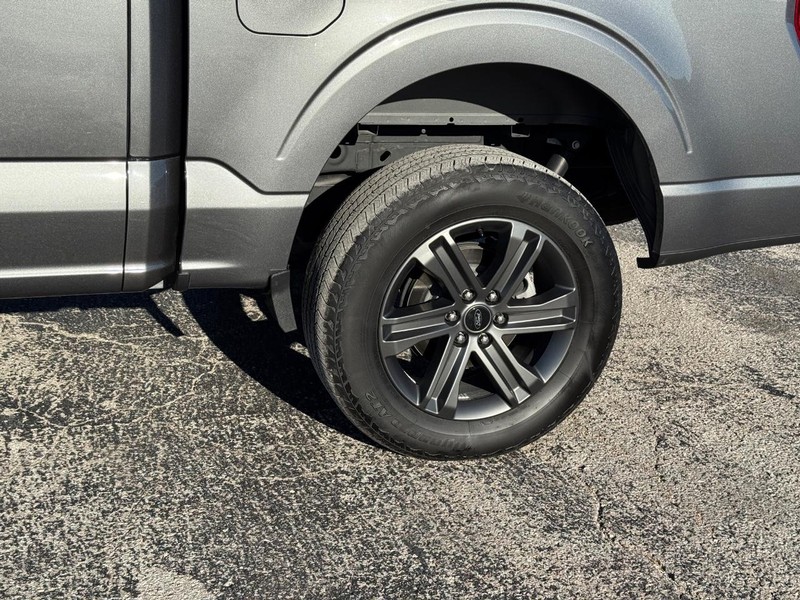 Ford F-150 Vehicle Full-screen Gallery Image 11