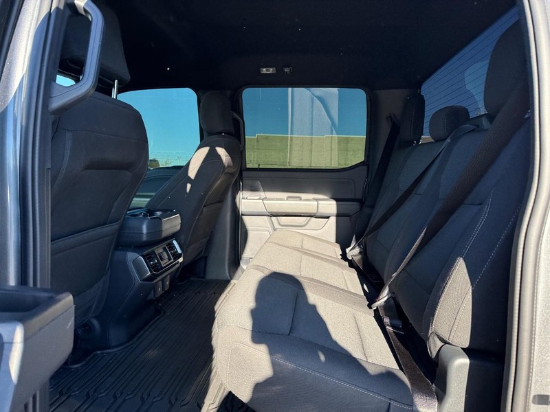 Ford F-150 Vehicle Full-screen Gallery Image 12
