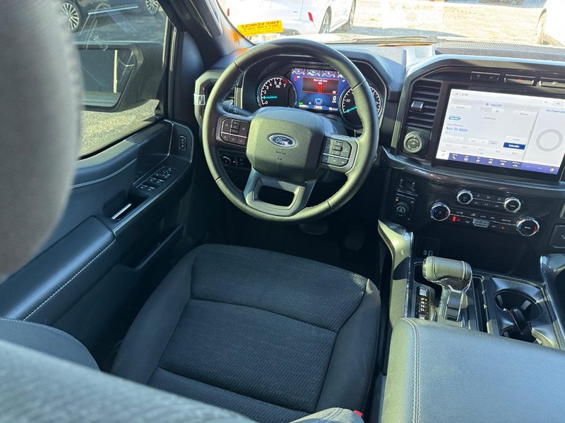 Ford F-150 Vehicle Full-screen Gallery Image 13