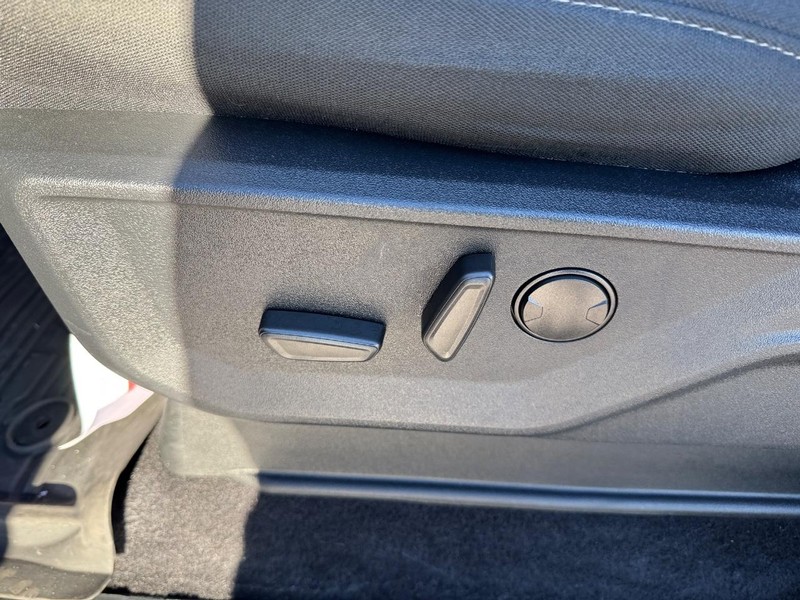 Ford F-150 Vehicle Full-screen Gallery Image 16