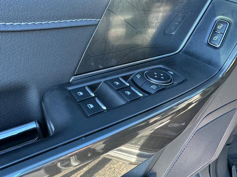 Ford F-150 Vehicle Full-screen Gallery Image 17