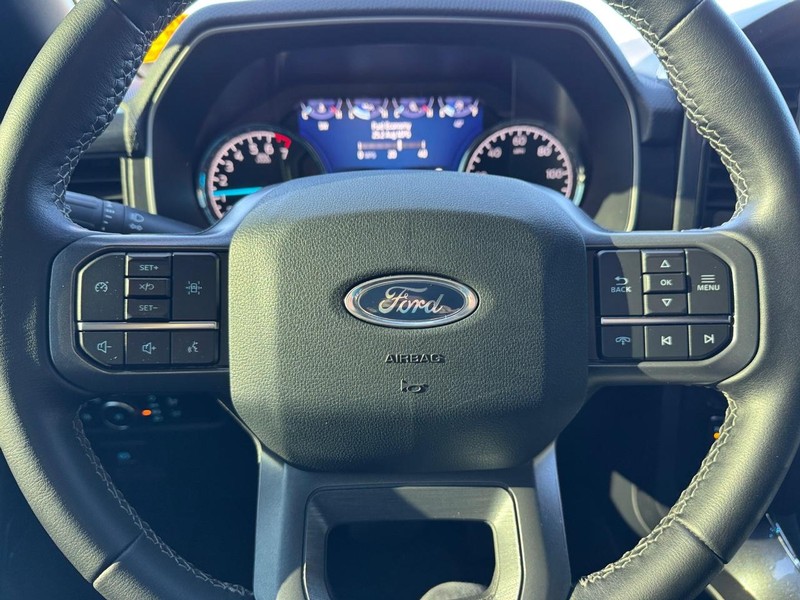 Ford F-150 Vehicle Full-screen Gallery Image 18