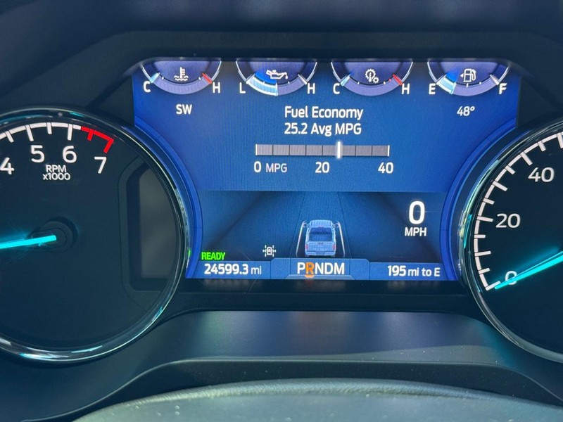 Ford F-150 Vehicle Full-screen Gallery Image 24