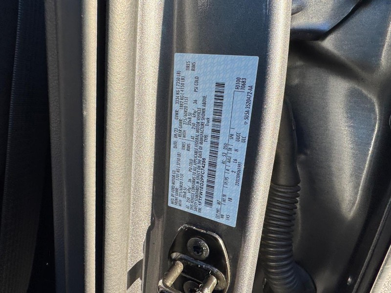Ford F-150 Vehicle Full-screen Gallery Image 25