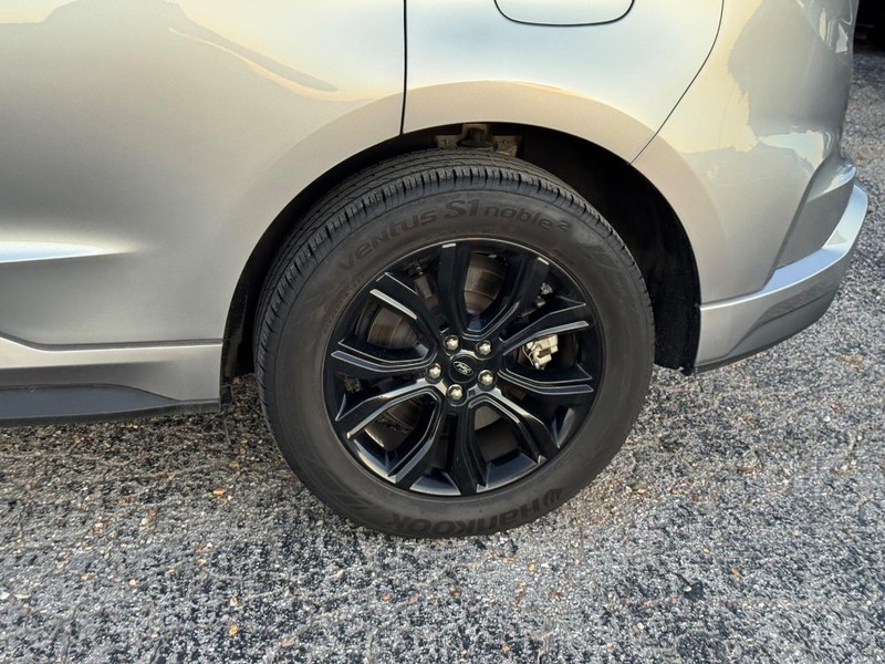 Ford Edge Vehicle Full-screen Gallery Image 11