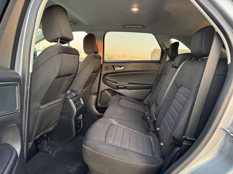 Ford Edge Vehicle Full-screen Gallery Image 12