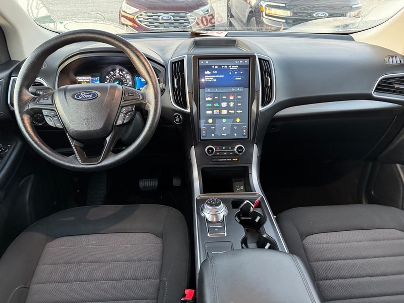 Ford Edge Vehicle Full-screen Gallery Image 14
