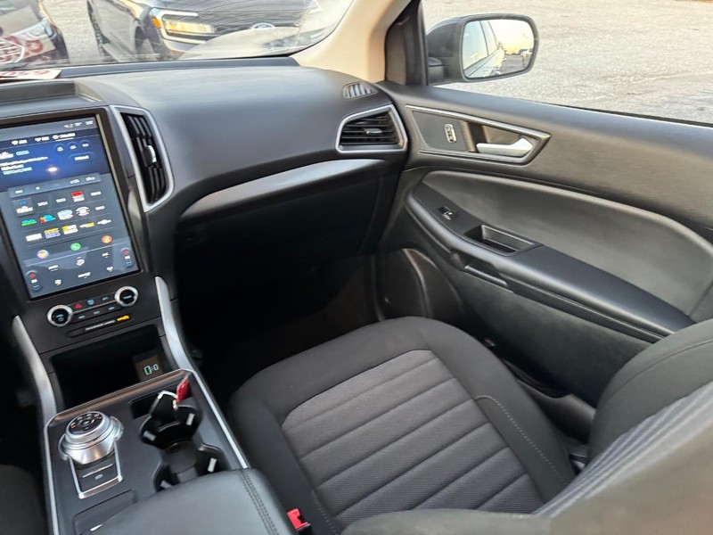 Ford Edge Vehicle Full-screen Gallery Image 15