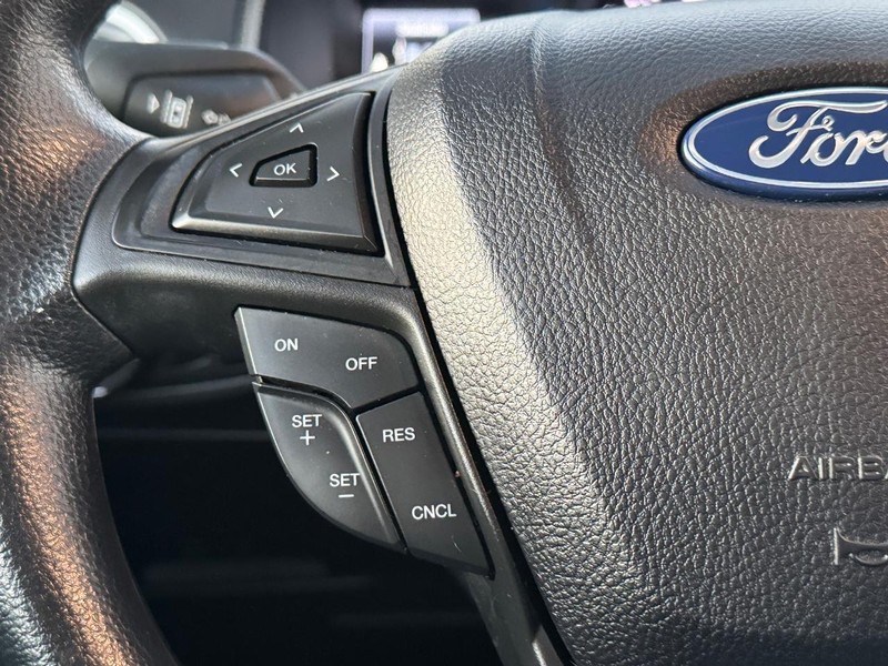 Ford Edge Vehicle Full-screen Gallery Image 18