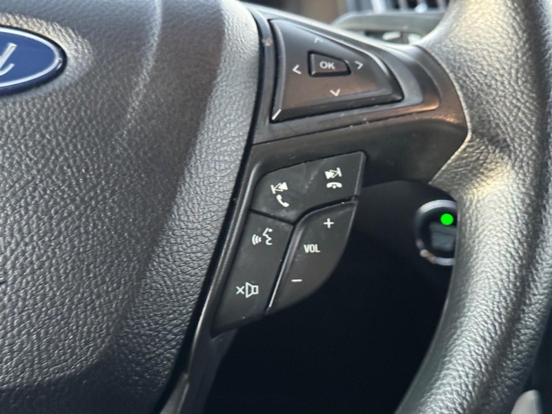 Ford Edge Vehicle Full-screen Gallery Image 19