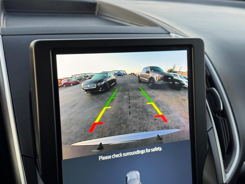 Ford Edge Vehicle Full-screen Gallery Image 20