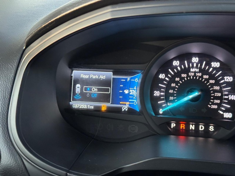 Ford Edge Vehicle Full-screen Gallery Image 21