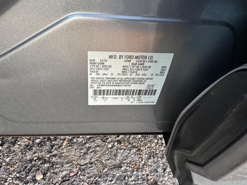 Ford Edge Vehicle Full-screen Gallery Image 22