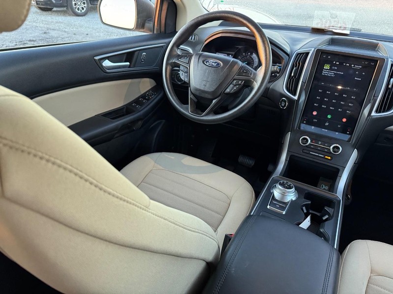 Ford Edge Vehicle Full-screen Gallery Image 14
