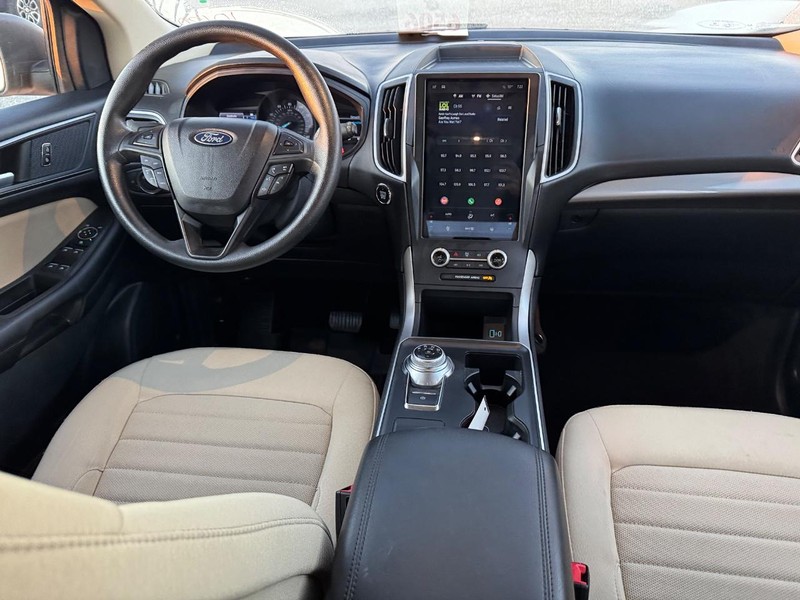 Ford Edge Vehicle Full-screen Gallery Image 15