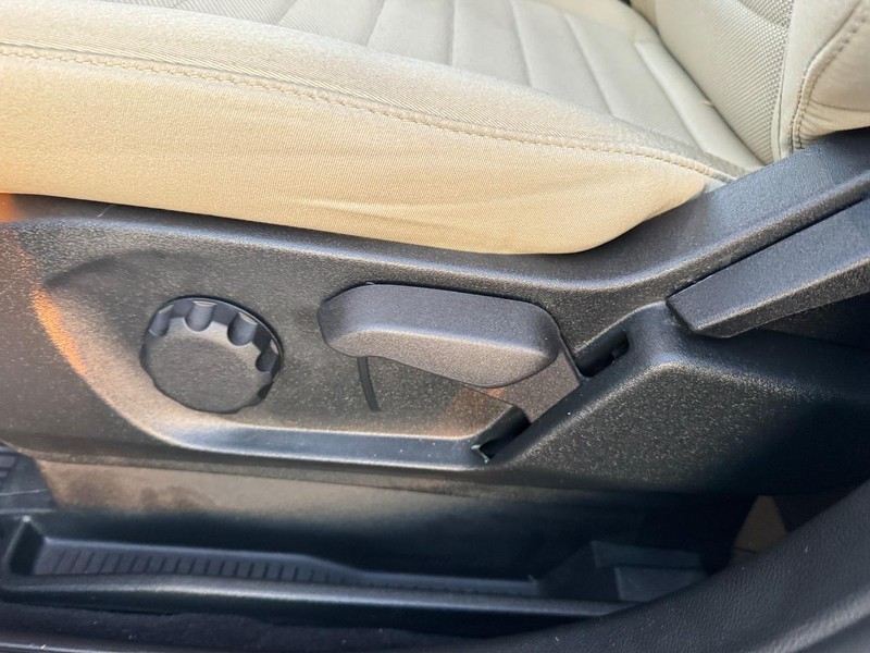 Ford Edge Vehicle Full-screen Gallery Image 17