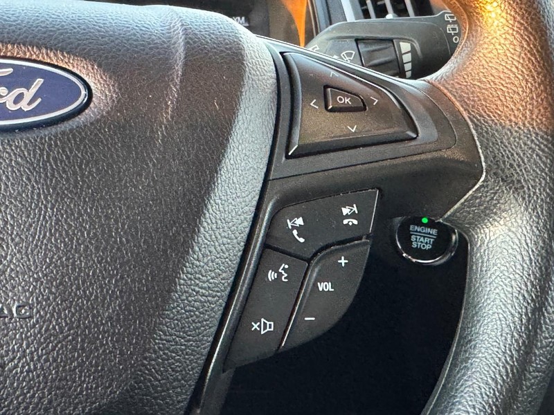 Ford Edge Vehicle Full-screen Gallery Image 21