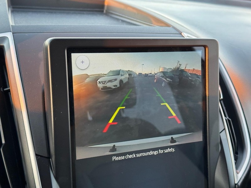 Ford Edge Vehicle Full-screen Gallery Image 23