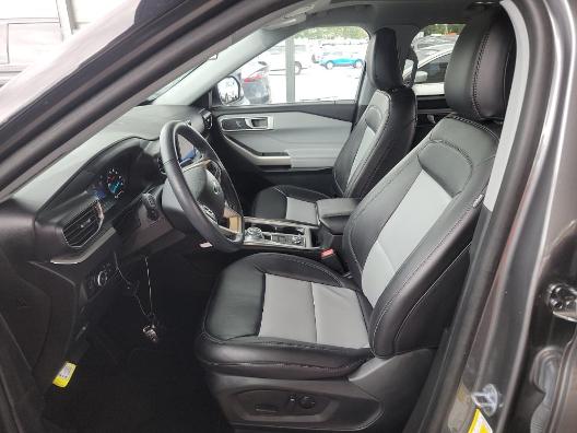 Ford Explorer Vehicle Full-screen Gallery Image 04