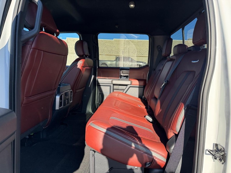 Ford Super Duty F-250 SRW Vehicle Full-screen Gallery Image 12