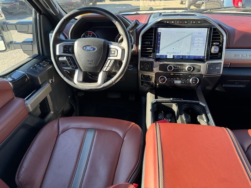 Ford Super Duty F-250 SRW Vehicle Full-screen Gallery Image 13
