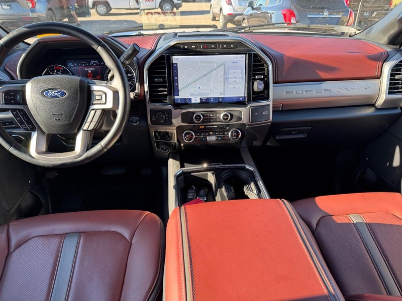 Ford Super Duty F-250 SRW Vehicle Full-screen Gallery Image 14