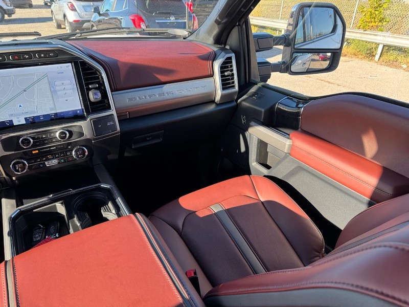 Ford Super Duty F-250 SRW Vehicle Full-screen Gallery Image 15