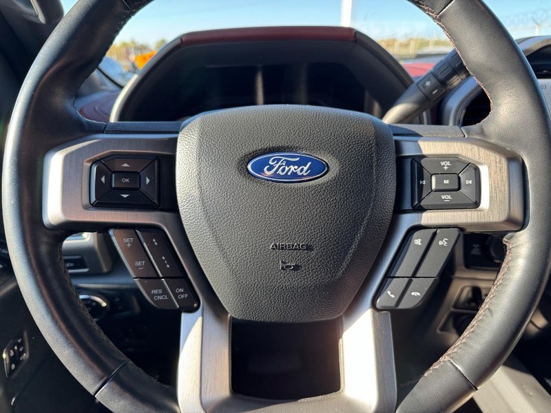 Ford Super Duty F-250 SRW Vehicle Full-screen Gallery Image 19
