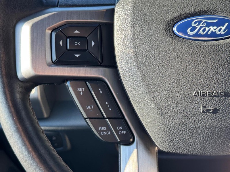 Ford Super Duty F-250 SRW Vehicle Full-screen Gallery Image 20