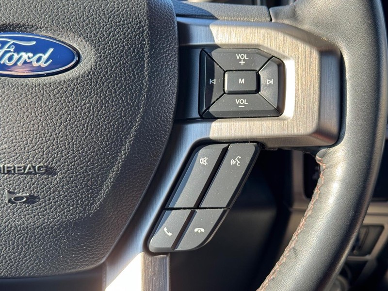 Ford Super Duty F-250 SRW Vehicle Full-screen Gallery Image 21