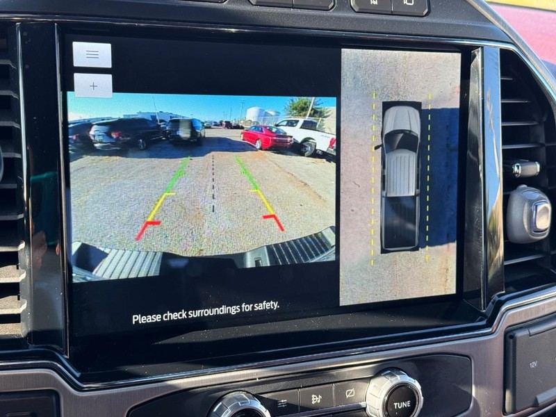 Ford Super Duty F-250 SRW Vehicle Full-screen Gallery Image 24